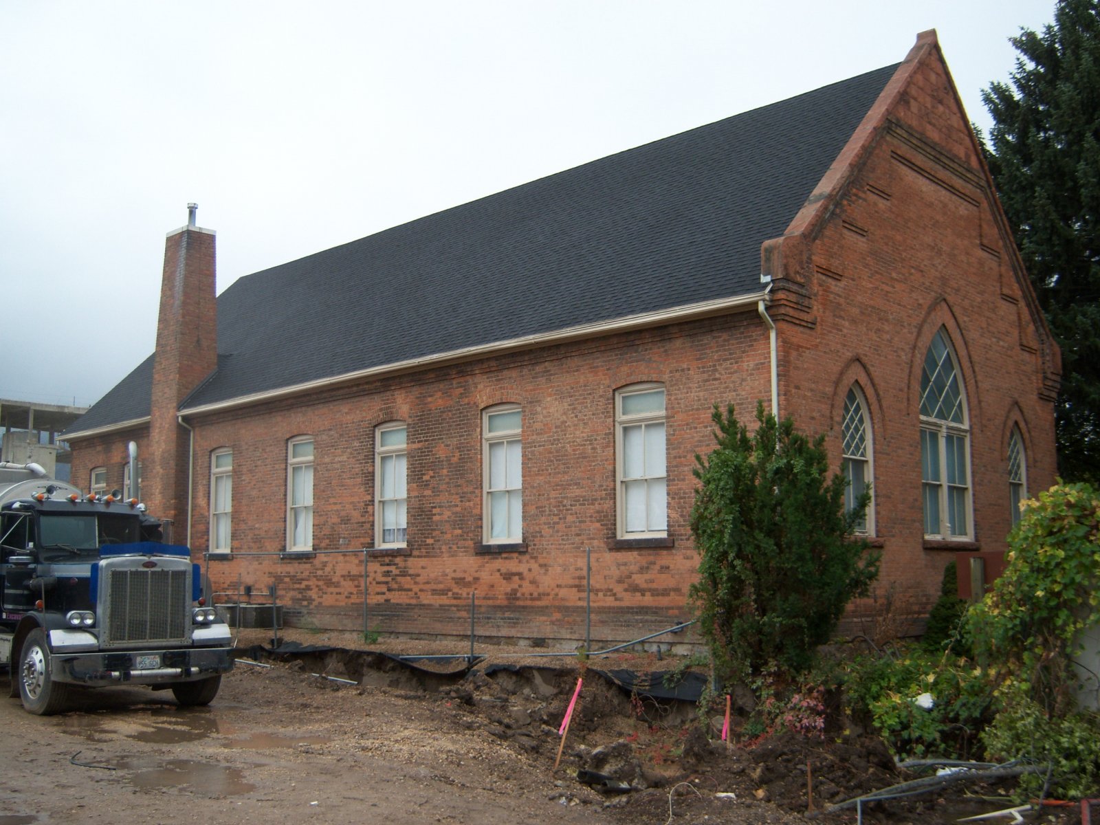 moving a 600-ton brick museum