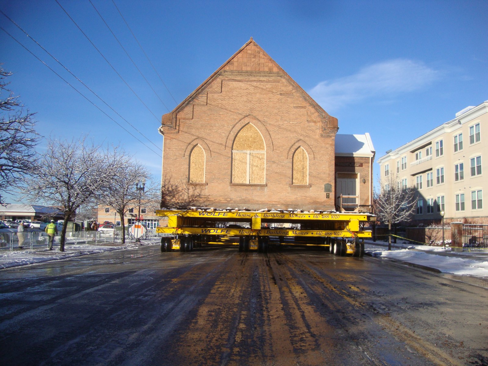 Daughters of Utah Pioneers move on road