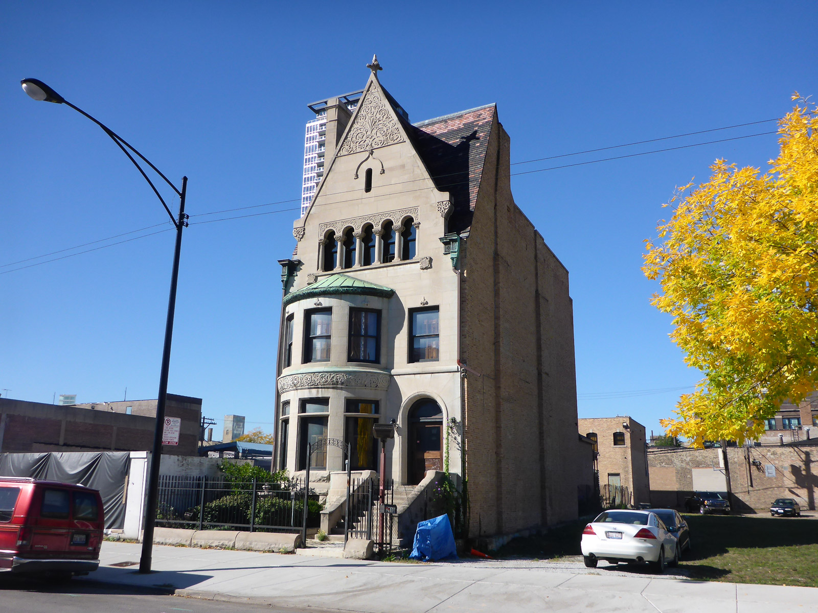 Historic Rees House move in Chicago, IL