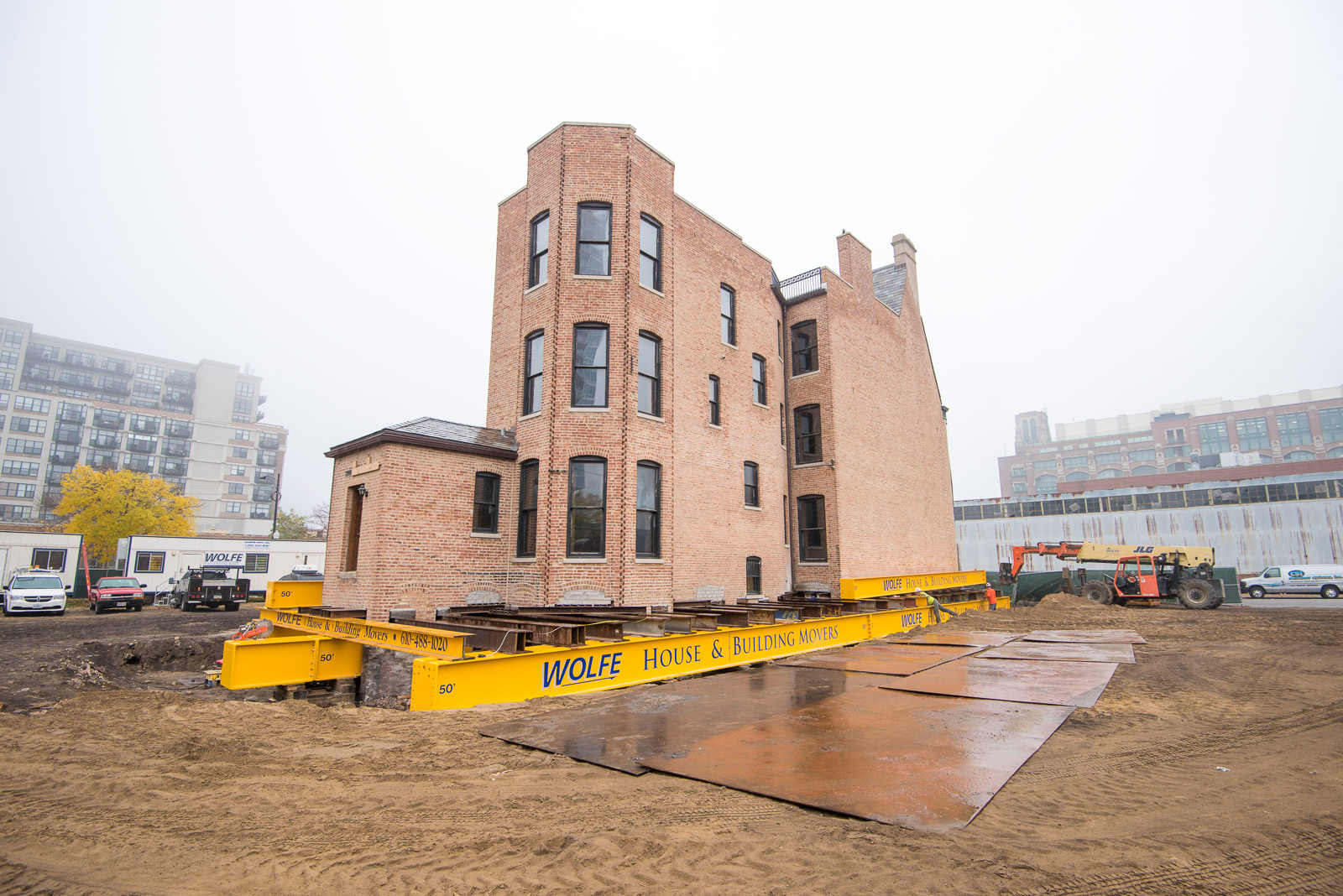 Historic Rees House move in Chicago, IL