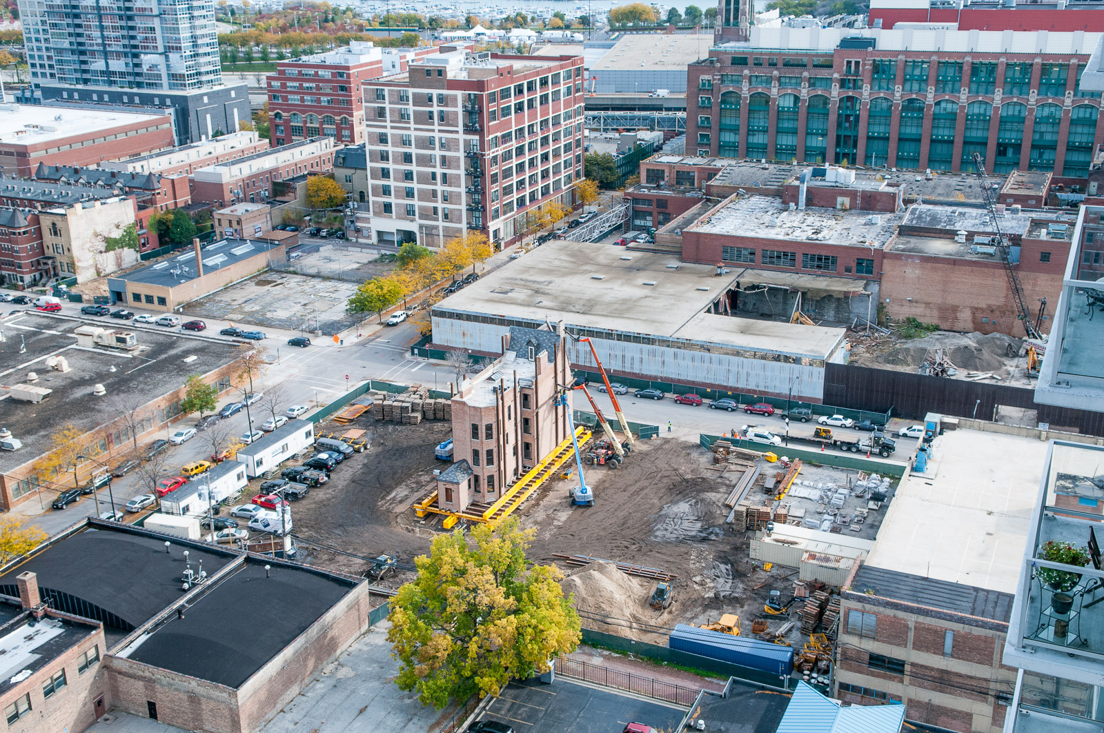 Historic Rees House move in Chicago, IL