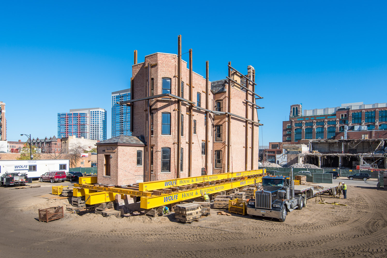 Historic Rees House move in Chicago, IL