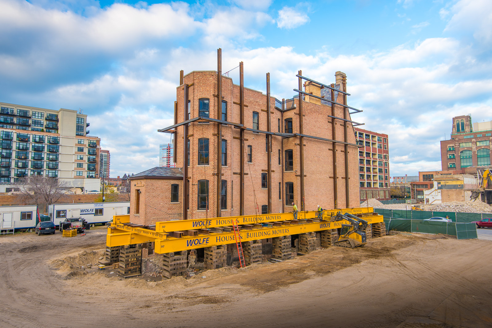 Historic Rees House move in Chicago, IL