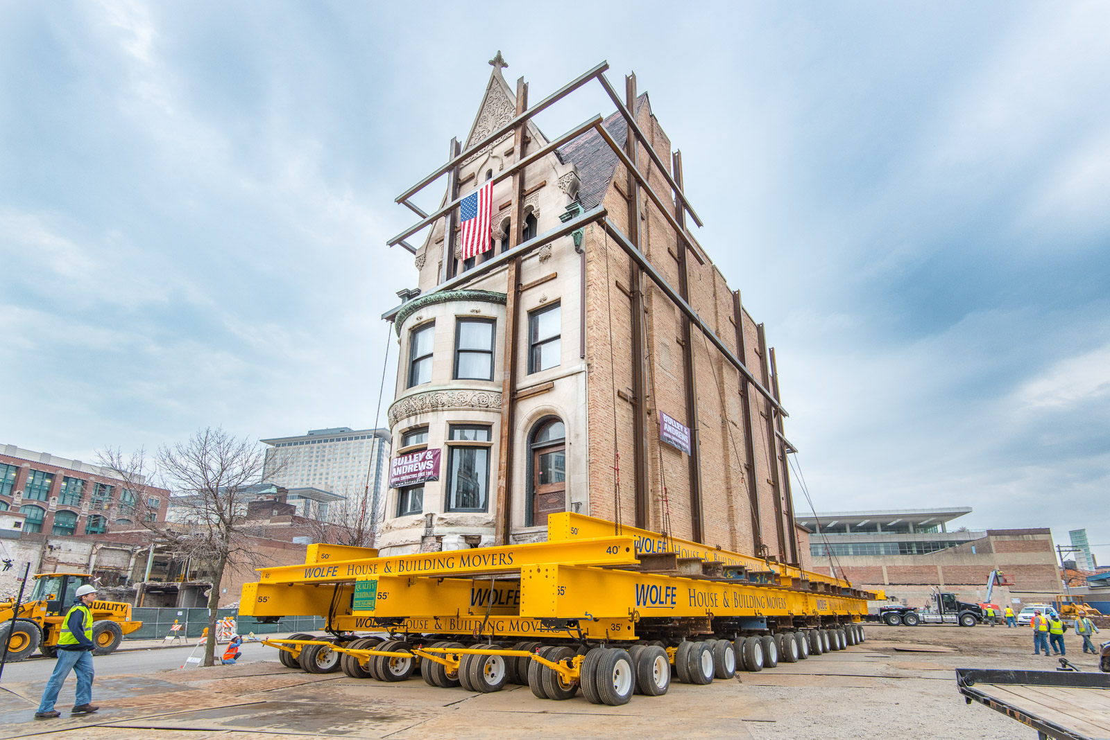 Historic Rees House move in Chicago, IL