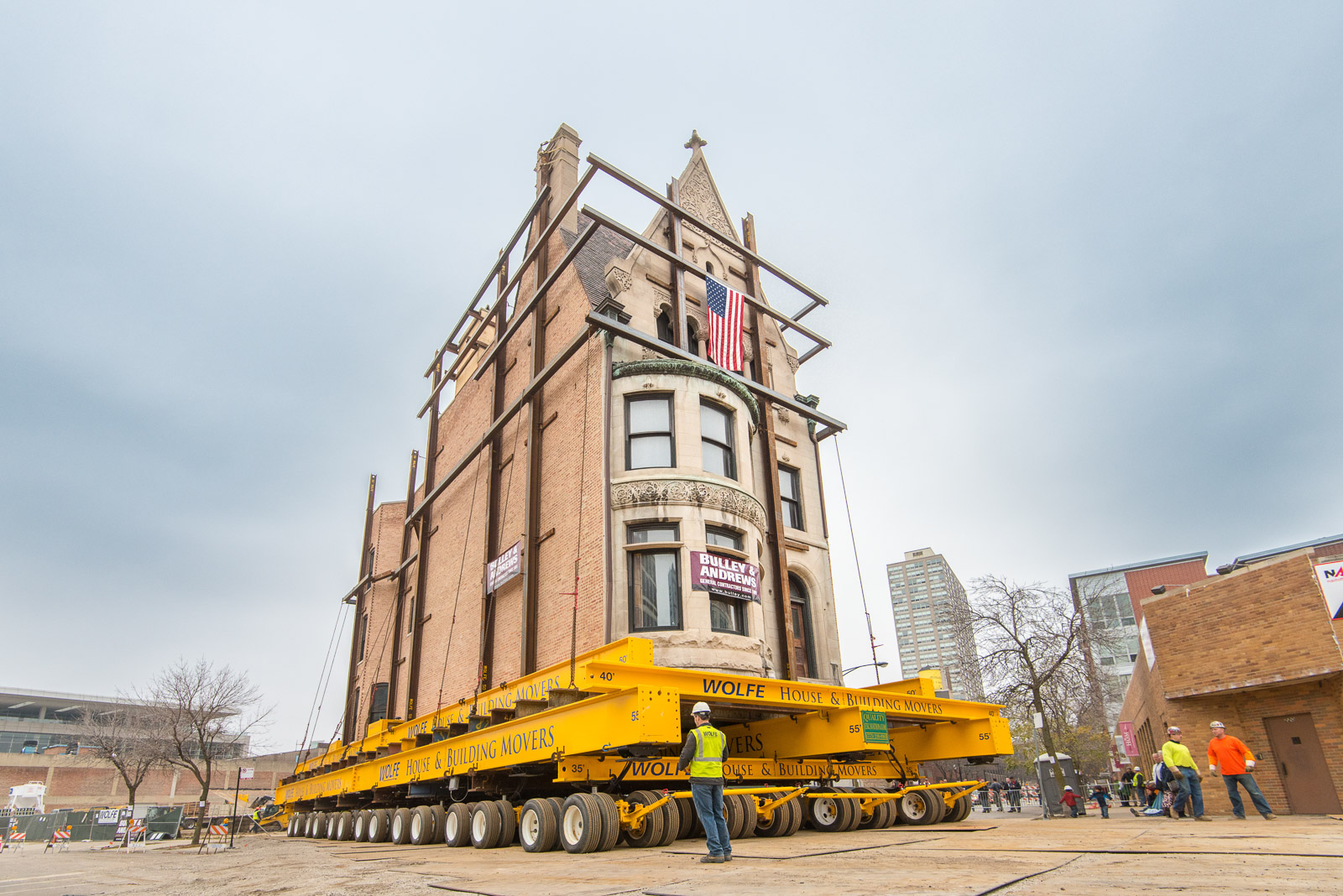 Historic Rees House move in Chicago, IL