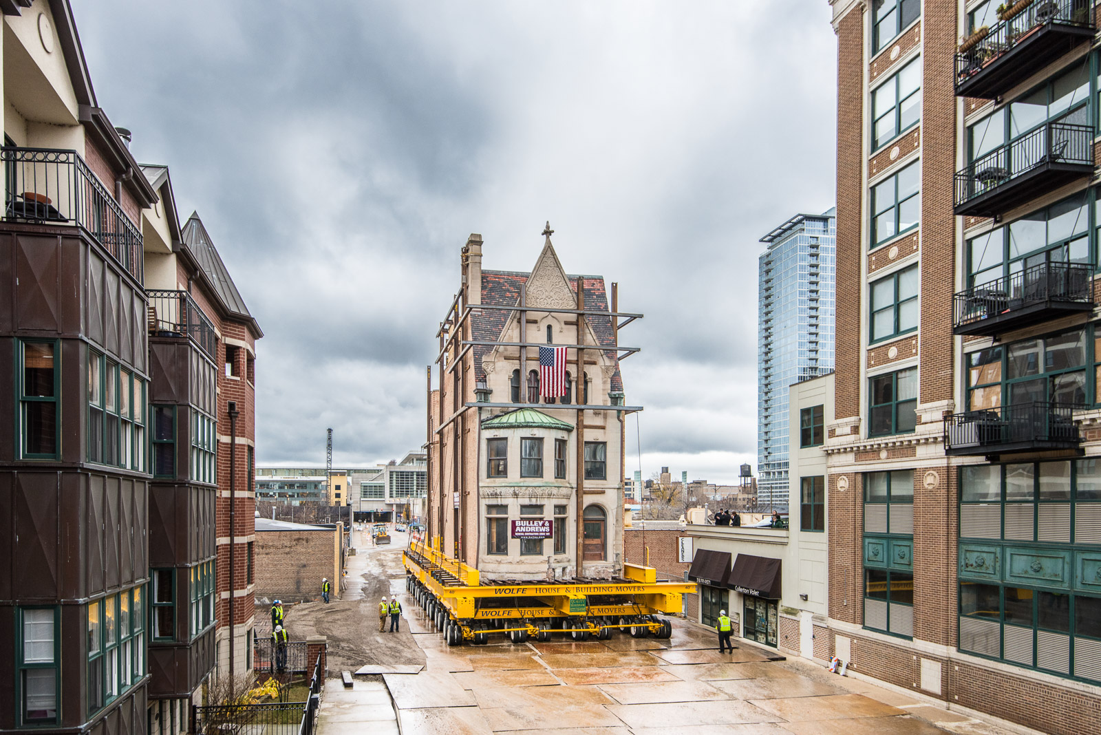 Historic Rees House move in Chicago, IL