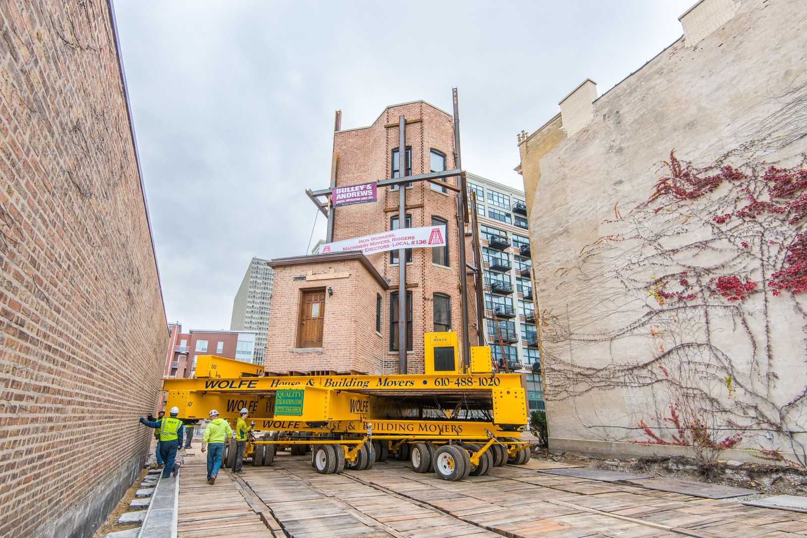 Historic Rees House move in Chicago, IL