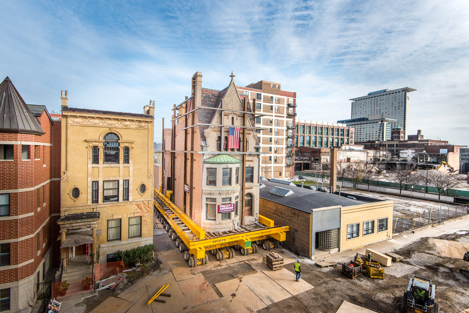 Historic Rees House move in Chicago, IL