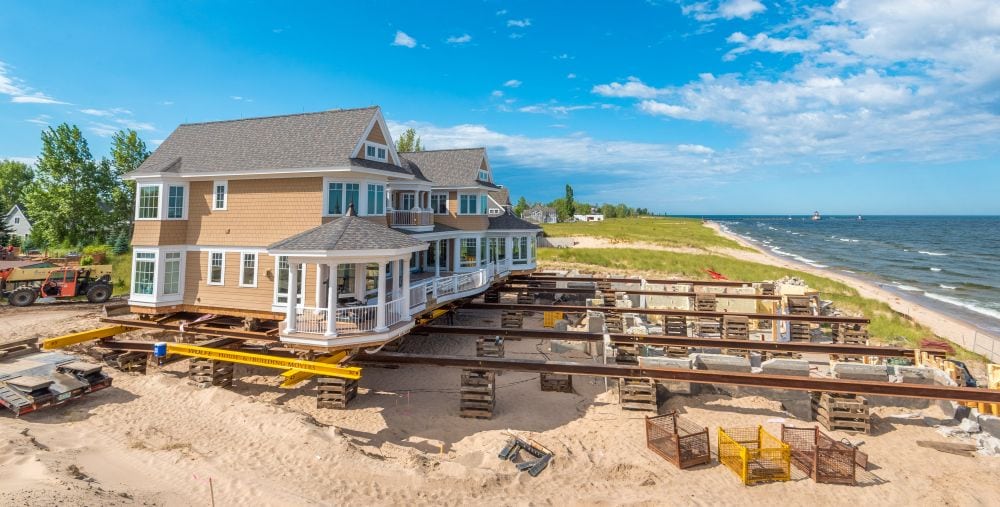 House relocation on Lake Michigan