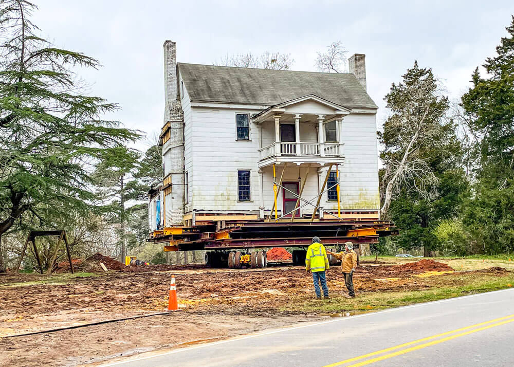 Nancy Jones House moves out into the street