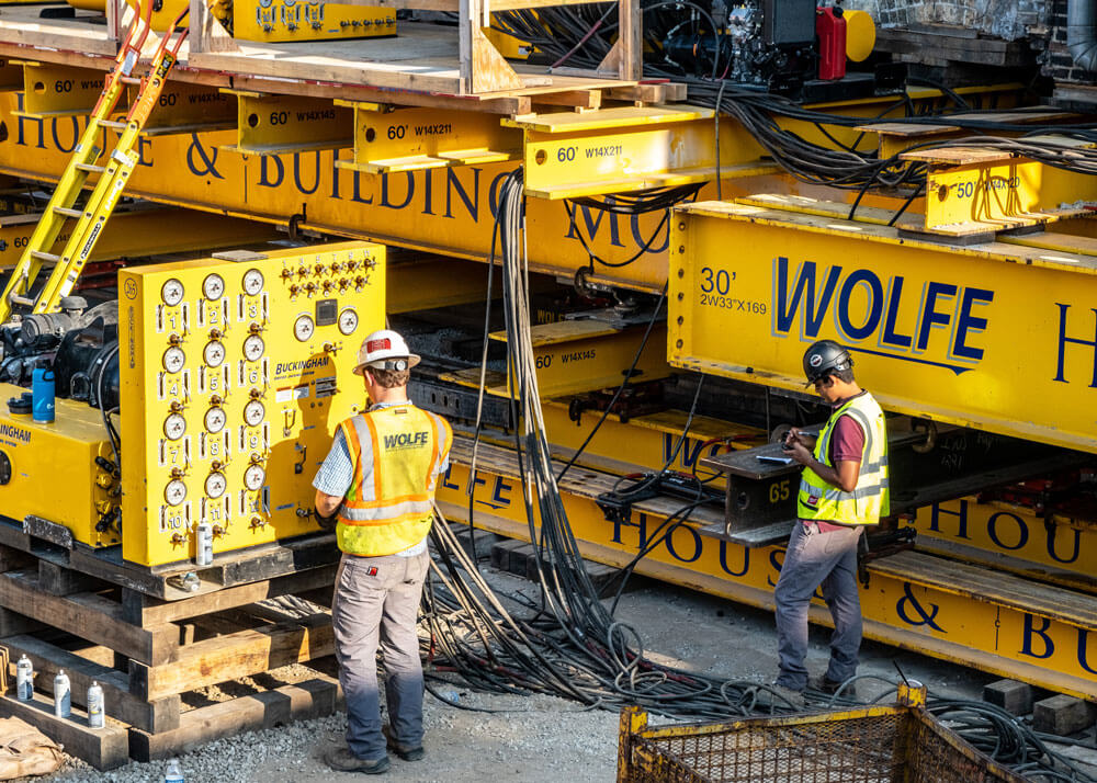 Jackng machine in use for Vautravers Building move