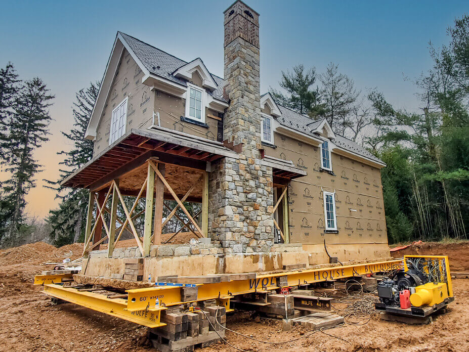 Pool house with beams and unified jacking machine