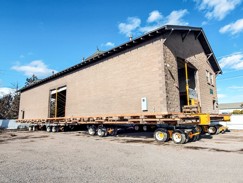 40'x90' masonry building sits on Buckingham dollies