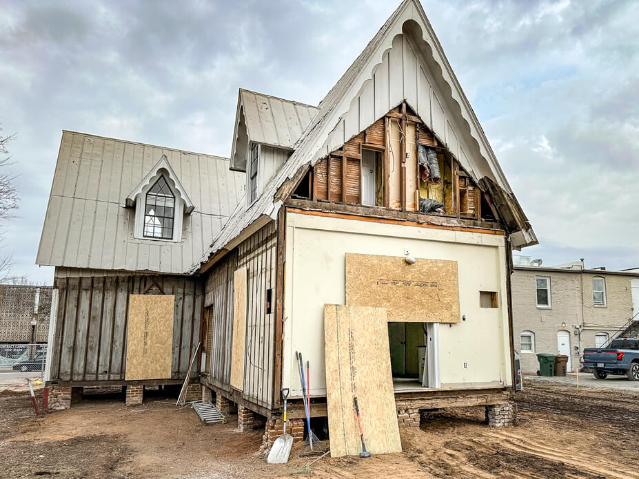 Ivey-Ellington House stands ready for installation of steel carrying beams