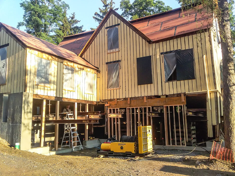 A Buckingham unified jacking machine sets ready to lift a 111' barn